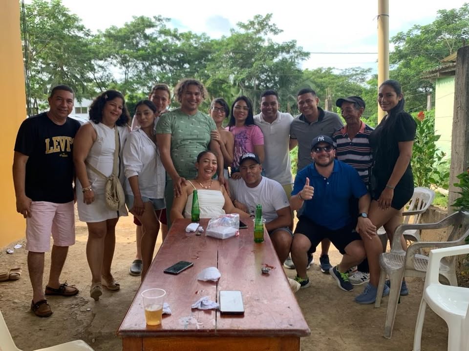 Milena Novoa con comunidad en territorio
